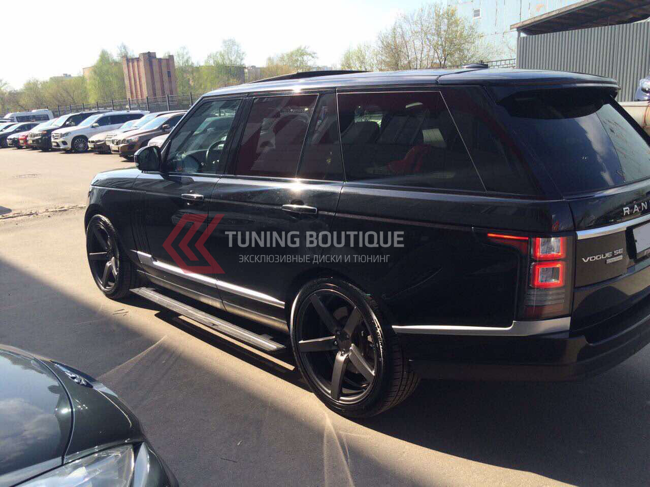Land Rover Range Rover на 22" дисках Vossen CV3-R Gloss Graphite  фото 2